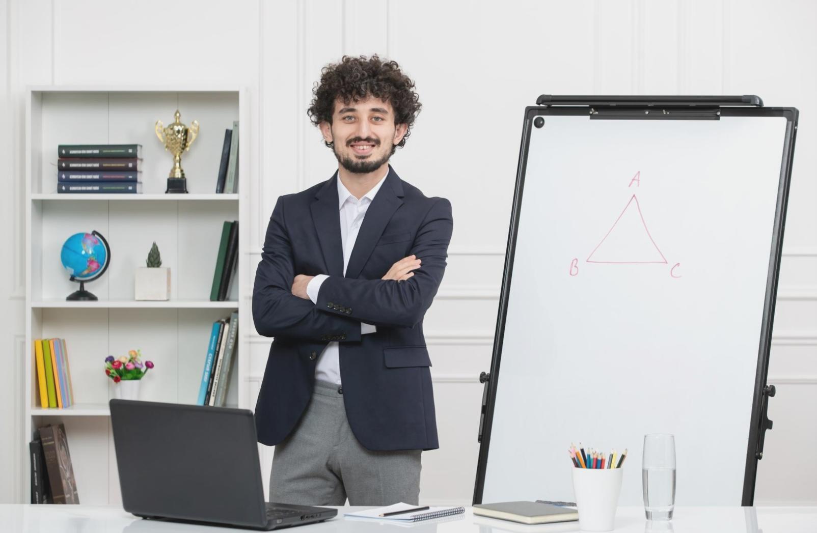 Professionelle Finanzberatung mit Dokumenten und Laptop