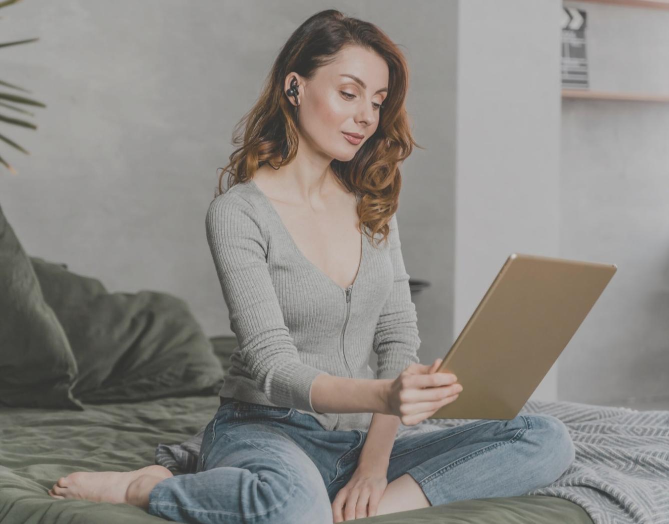 Moderne Arbeitsumgebung mit organisierter Finanzplanung und übersichtlicher Dokumentation